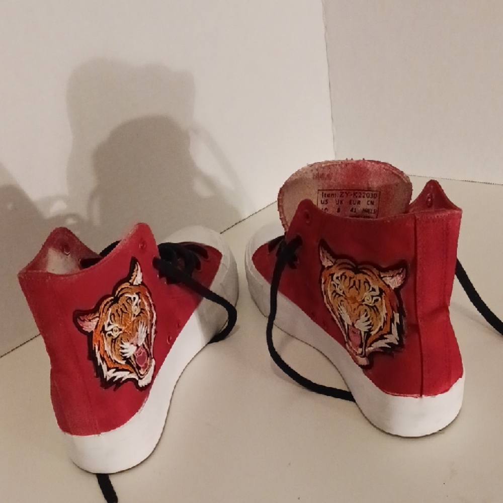 Men's Designer Red Canvas High-Top Sneakers Tiger Design Athletic Size 10 Shoes